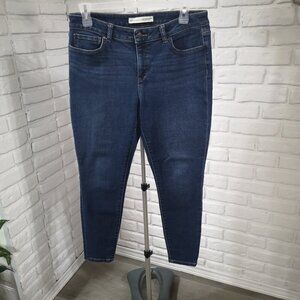 Denver Hayes Curvy Skinny Medium Wash Ladies Size 14/29 Blue Jeans